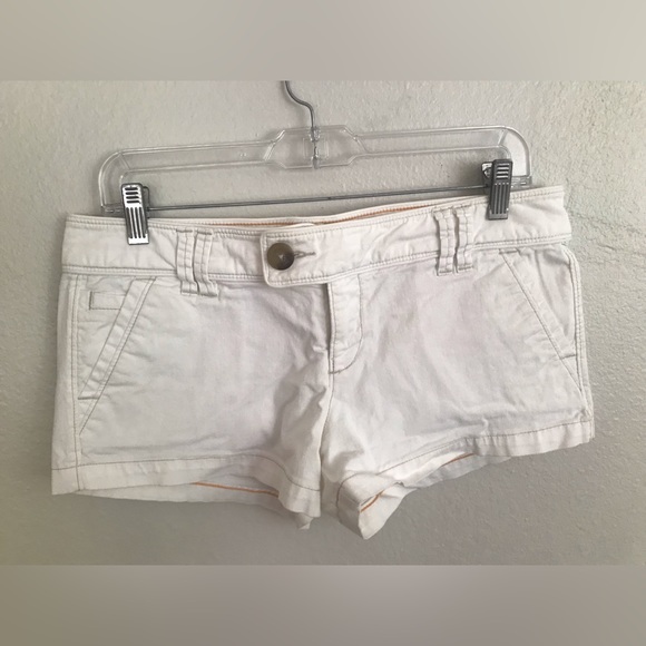 American Eagle Outfitters Pants - American Eagle Women’s Super Low Rise Short Shorts Size 8 in White